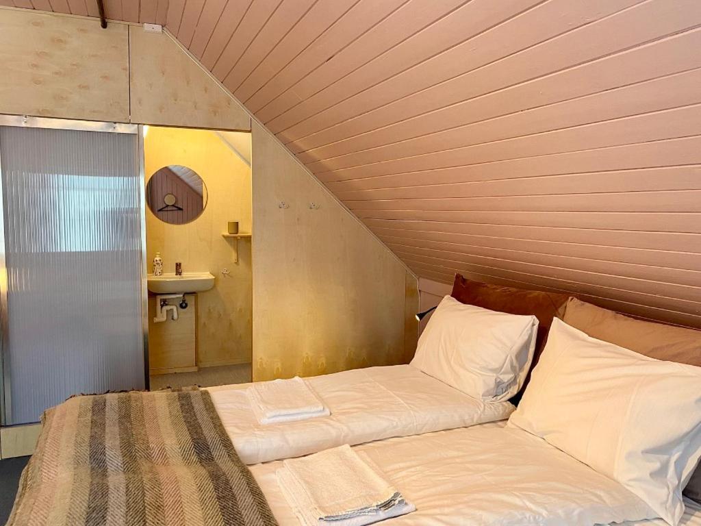Notnes Midnattsol Guesthouse Skrova Exterior foto