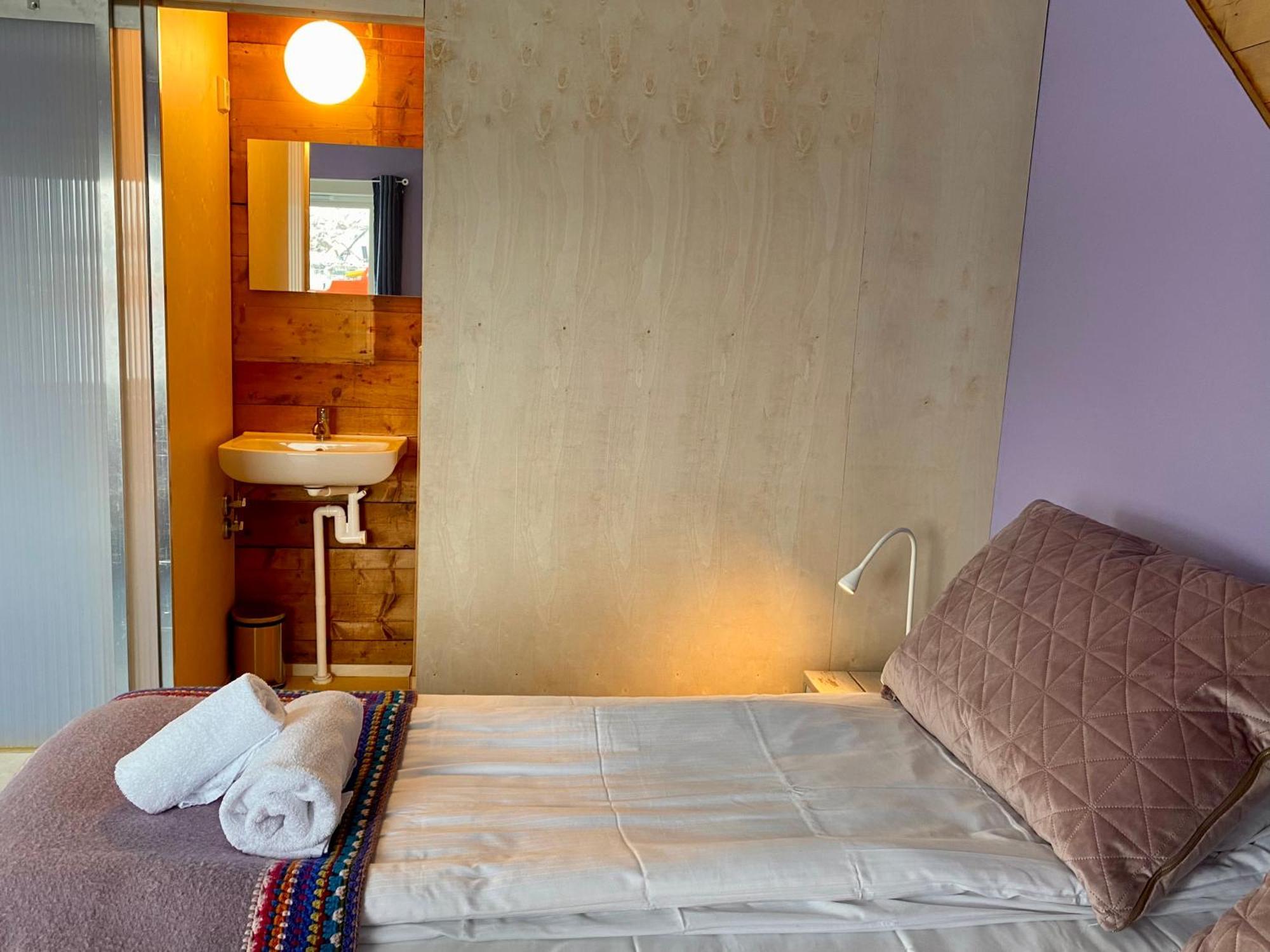 Notnes Midnattsol Guesthouse Skrova Exterior foto